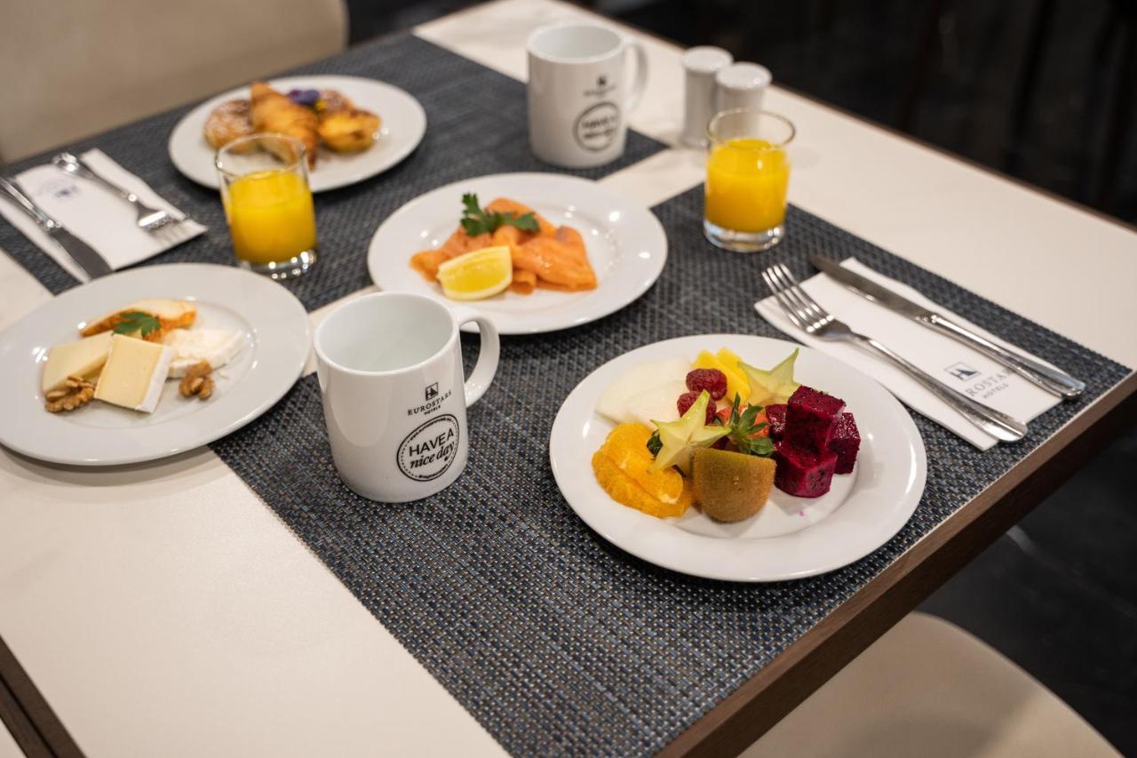 Eurostars Das Letras Lisbon Luaran gambar A typical breakfast at the airport