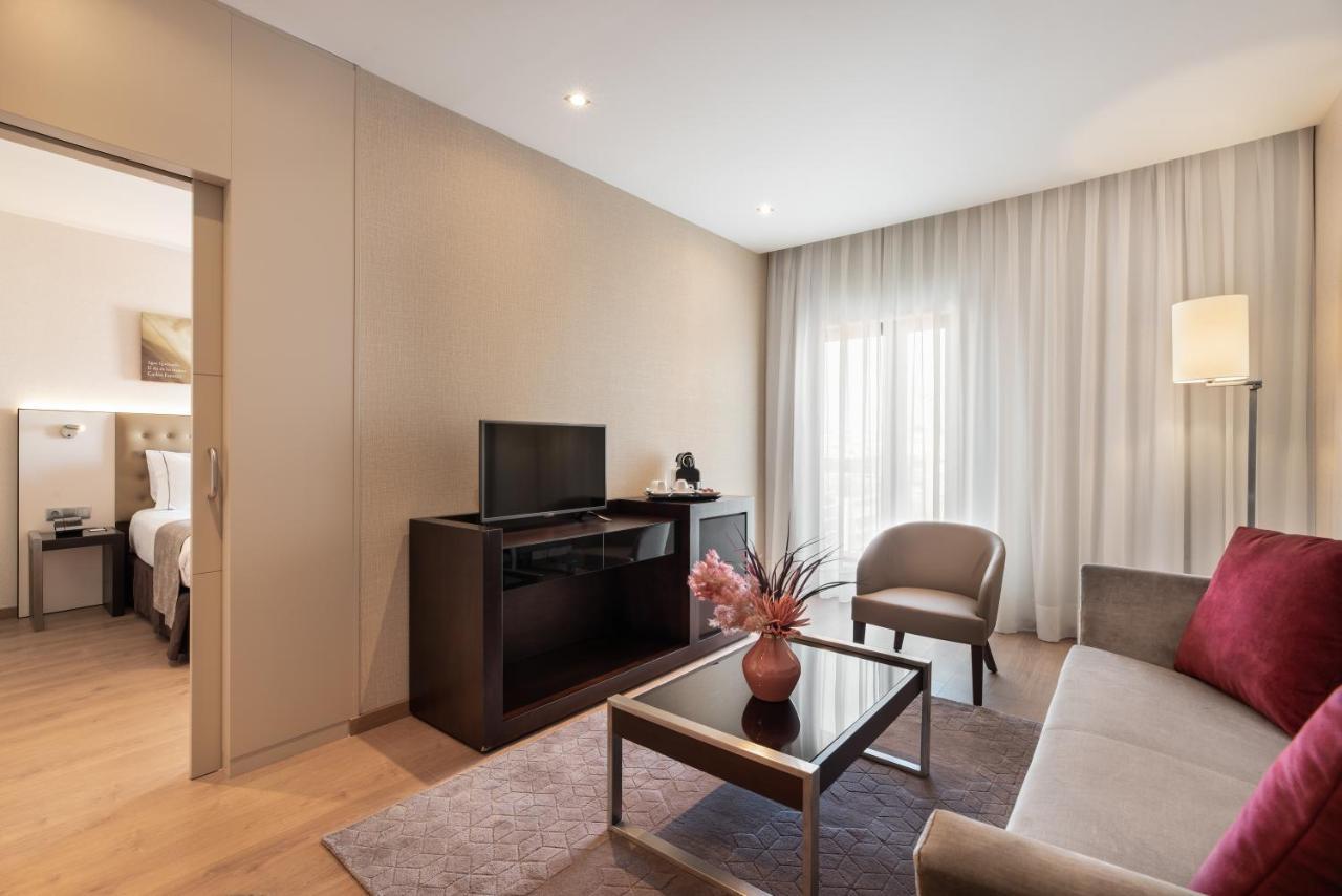 Eurostars Das Letras Lisbon Luaran gambar A suite at the hotel