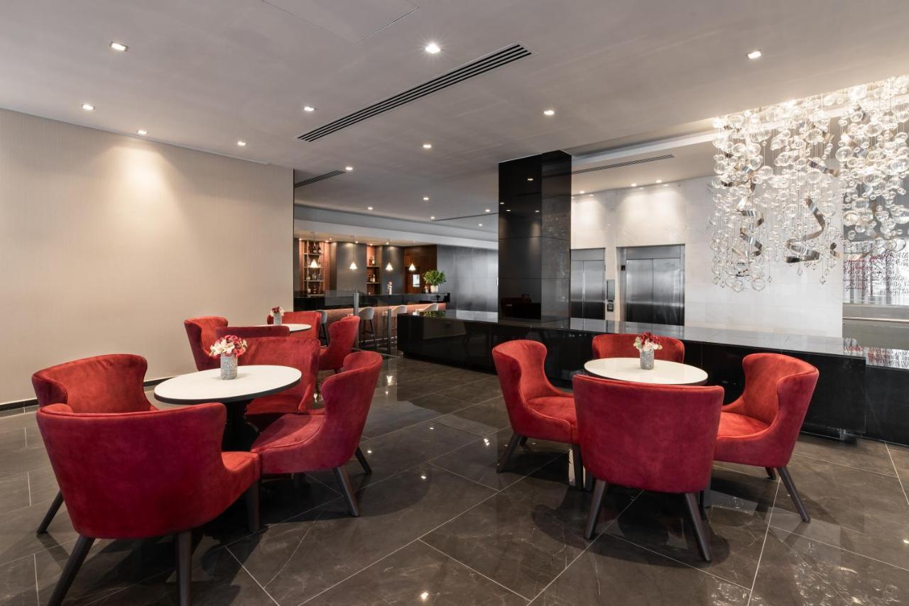 Eurostars Das Letras Lisbon Luaran gambar The lounge at the airport