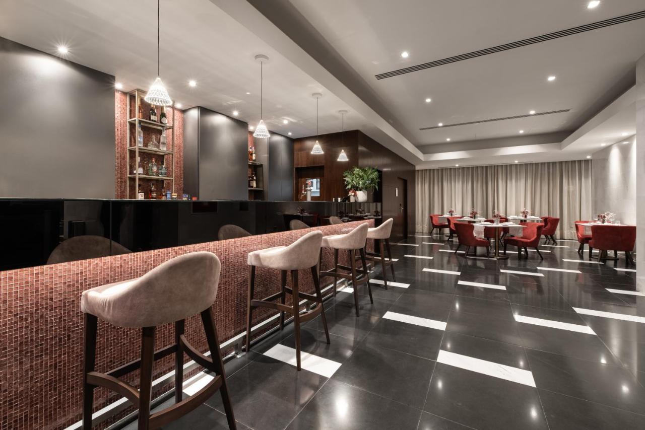 Eurostars Das Letras Lisbon Luaran gambar The bar at the lounge