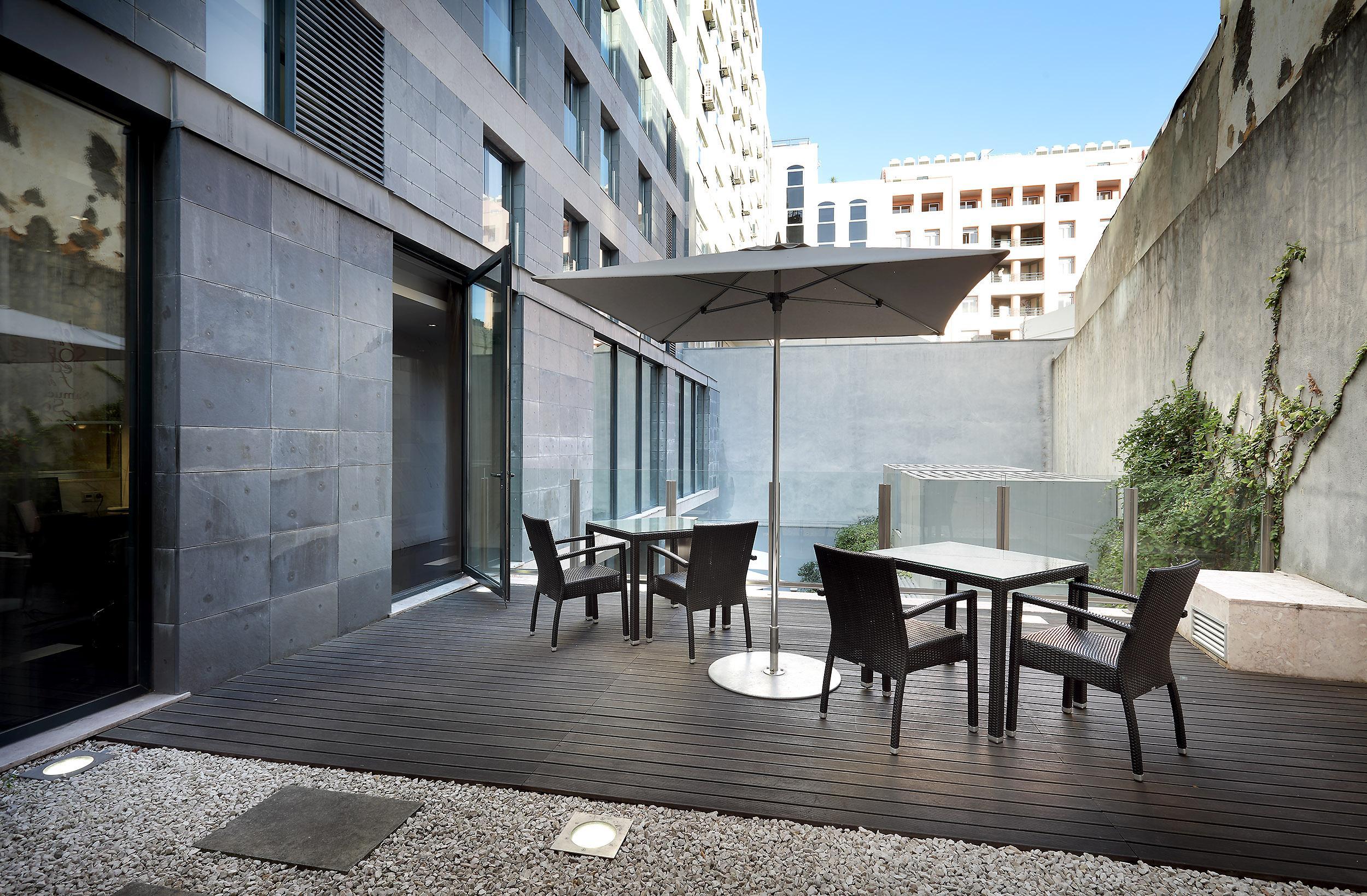 Eurostars Das Letras Lisbon Luaran gambar The courtyard of the hotel