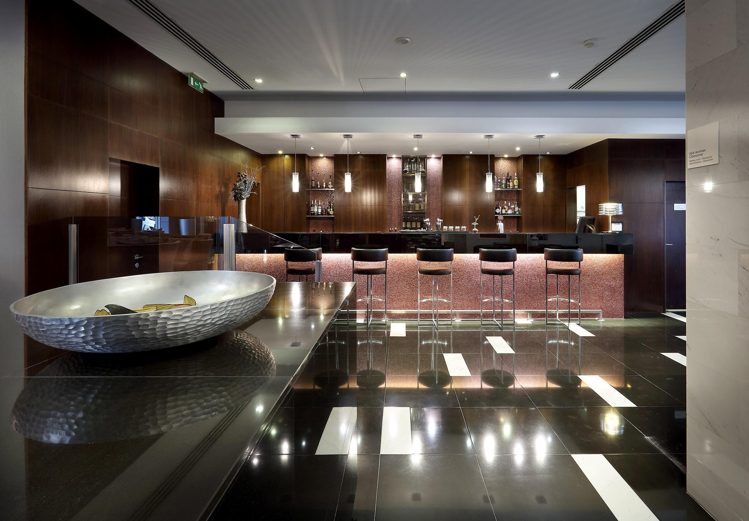 Eurostars Das Letras Lisbon Luaran gambar The bar at the 100 Queen's Gate